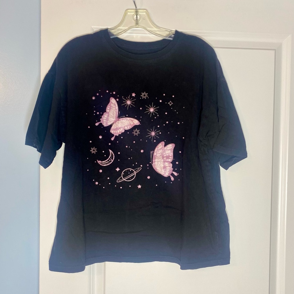 🍓6/$15🍓 Black Butterfly Tshirt